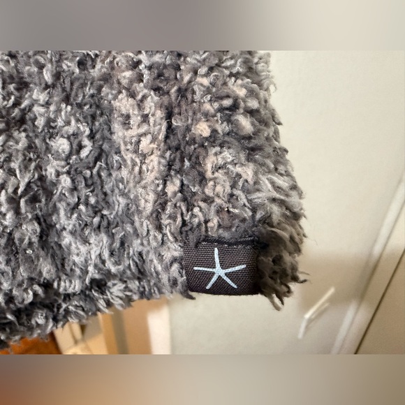 Barefoot Dreams CozyChic Beanie and Scarf Set - Picture 4 of 6